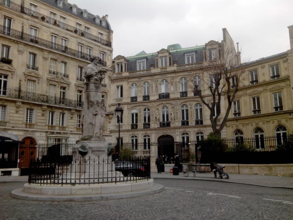 פריז Hotel Celeste Batignolles Montmartre מראה חיצוני תמונה
